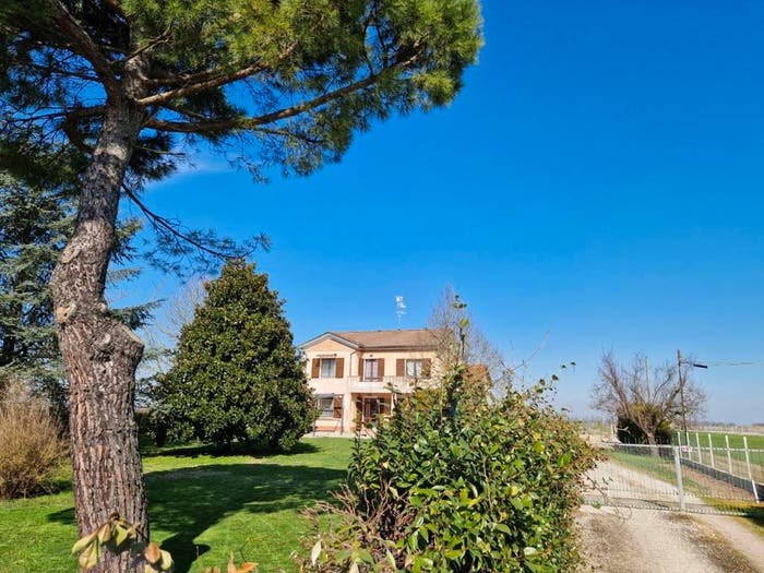 Casa con 6 locali in vendita in Via Nazionale, Argenta