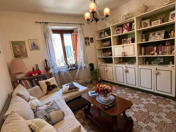 Appartamento quadrilocale in vendita in Via Andreuccetti, Camaiore Paese, Camaiore
