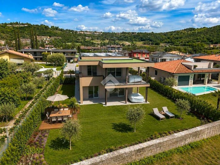 Casa quadrilocale in vendita in Via Nereo Maffezzoli, Garda