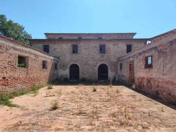 Casa con 6 locali in vendita in Via Santa Maria, Macchie, Castiglione del Lago