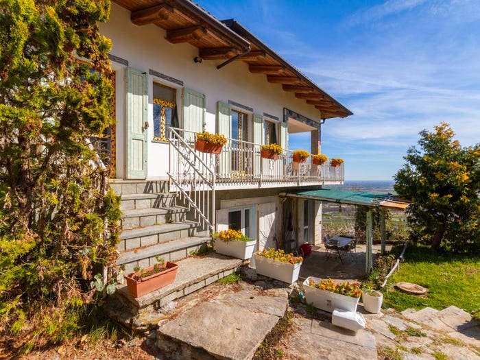 Casa con 6 locali in vendita in Via Combe, Barge
