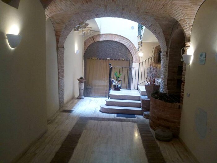 Appartamento con 6 locali in vendita in Via Della Banca SNC, Centro, Teramo