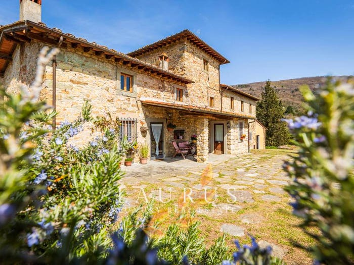 Casa con 6 locali in vendita in Via Santa Brigida, Pontassieve