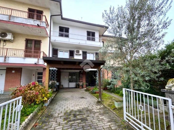 Casa con 5 locali in vendita in Via Giovanni XXIII, Centro, Alfonsine
