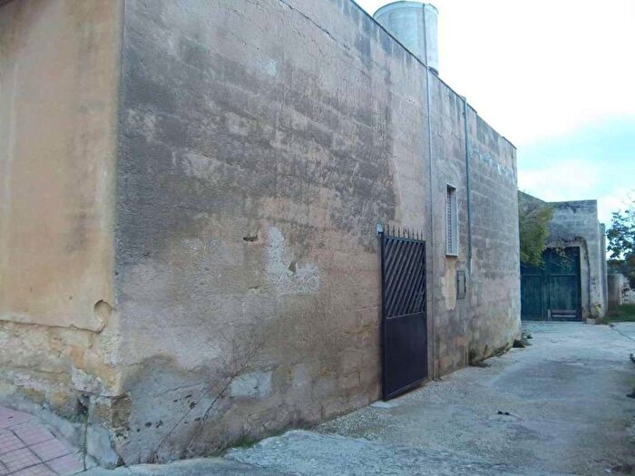 Casa con 5 locali in vendita in Via Ugo La Malfa SNC, Petrosino