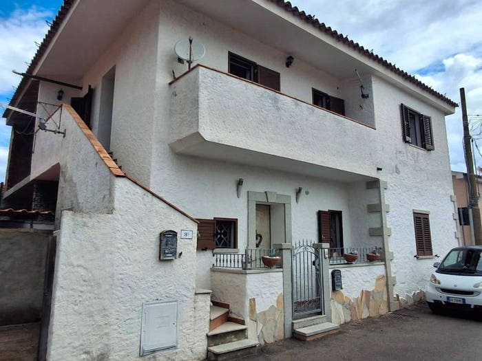Appartamento trilocale in vendita in Via Leonardo da Vinci, Arzachena Paese, Arzachena
