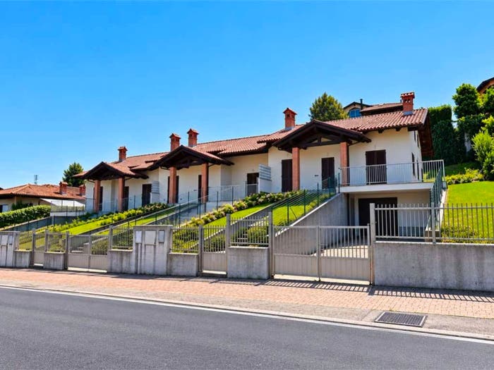 Casa con 5 locali in vendita in via Ruoms, Treiso