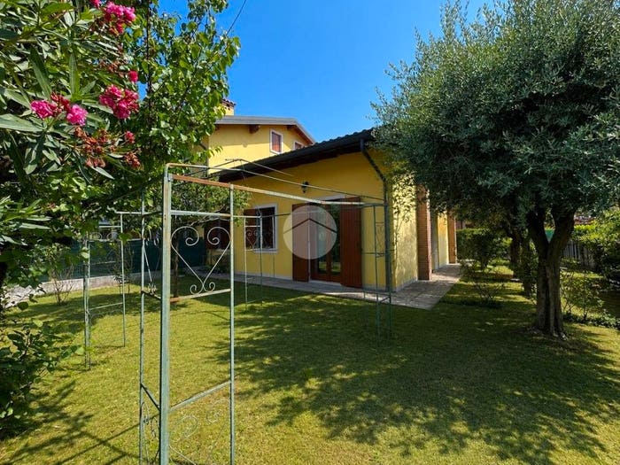 Casa quadrilocale in vendita in Via Stazione, Centro, Castelnuovo del Garda