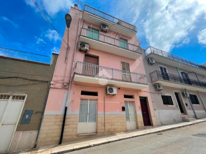 Casa trilocale in vendita in Via della Resistenza, Centro, Canosa di Puglia