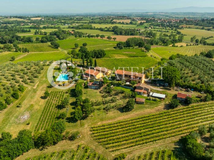 Casa con 6 locali in vendita in Via di Montenero, Montepulciano