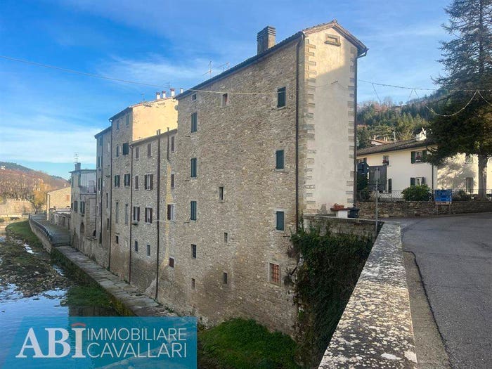 Casa con 6 locali in vendita in VIA ROMA, Tredozio