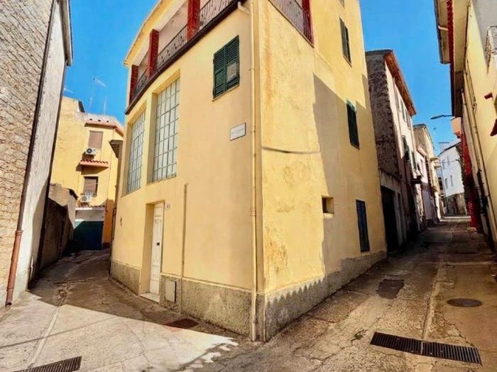 Casa con 6 locali in vendita in Via Padre Giovanni Marchesi, Mamoiada