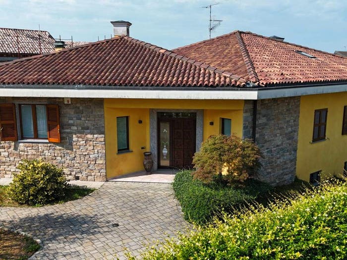 Casa con 6 locali in vendita in Via Madonnina, Baraggia, Viggiù