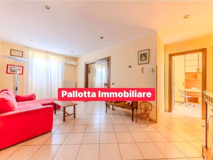 Appartamento quadrilocale in vendita in Via Roma, Capodimonte