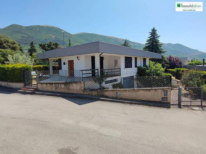 Casa con 6 locali in vendita in Via Annia, Centro, Polla