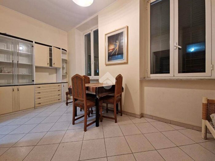 Appartamento trilocale in vendita in Via Cavour, Centro Città, Ventimiglia