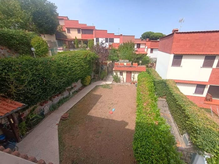 Casa con 6 locali in vendita in Viale dei Cronisti, Centro, Monte Porzio Catone