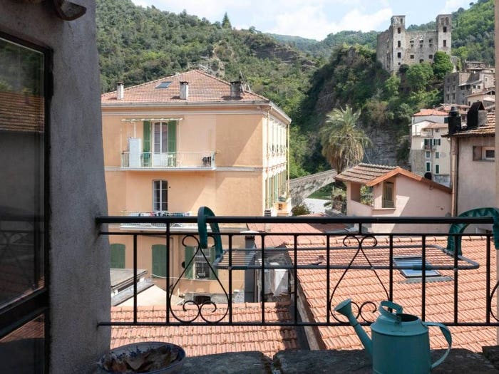 Casa con 6 locali in vendita in Via Barberis Colomba, Dolceacqua