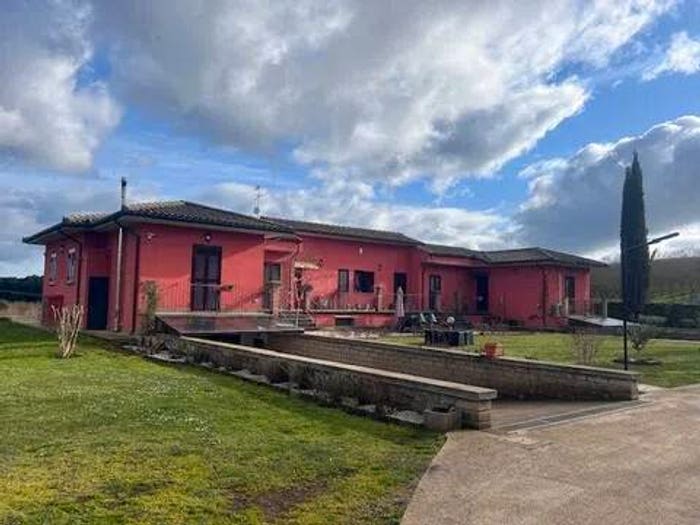 Casa con 6 locali in vendita in Loc Vico Matrino SNC, Vico Matrino, Capranica