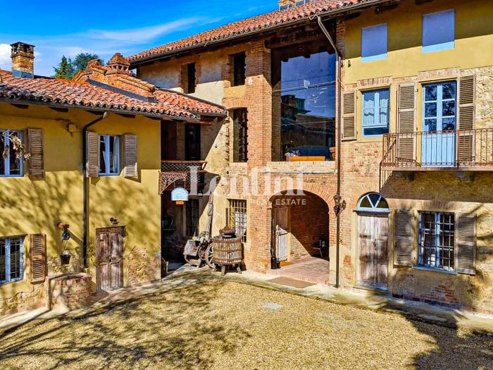 Casa con 6 locali in vendita in Via Roma, Passerano, Passerano Marmorito