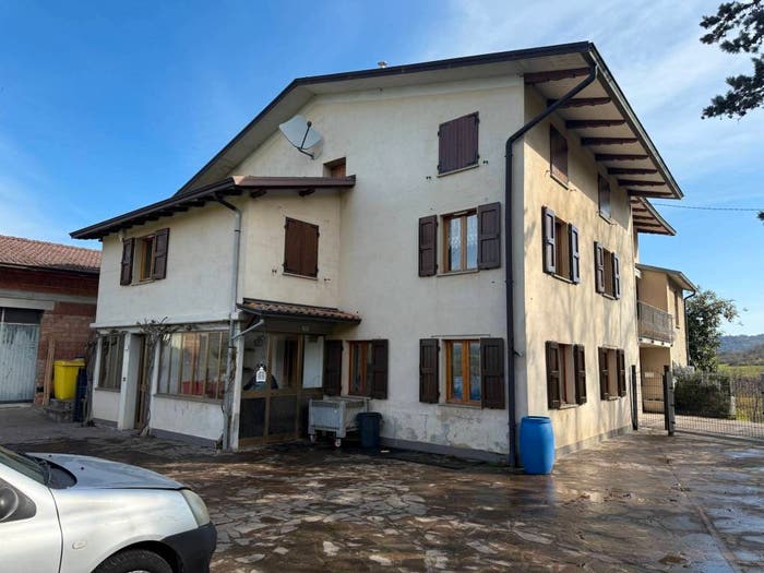 Appartamento con 5 locali in vendita in Località Borzano, Canossa