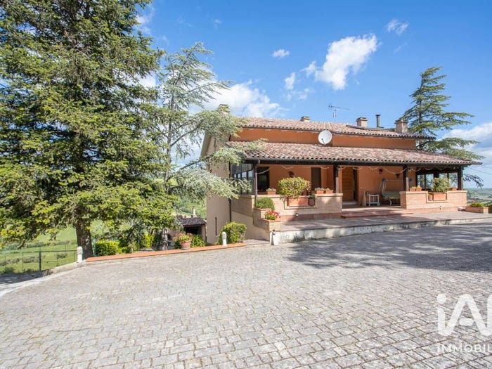 Casa con 6 locali in vendita in Contrada Cete, Colmurano