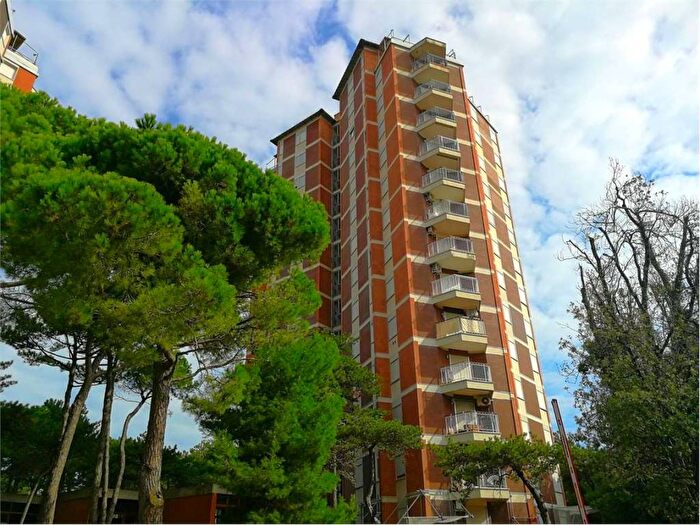Appartamento quadrilocale in vendita in Viale delle Terme, Centro, Lignano Sabbiadoro