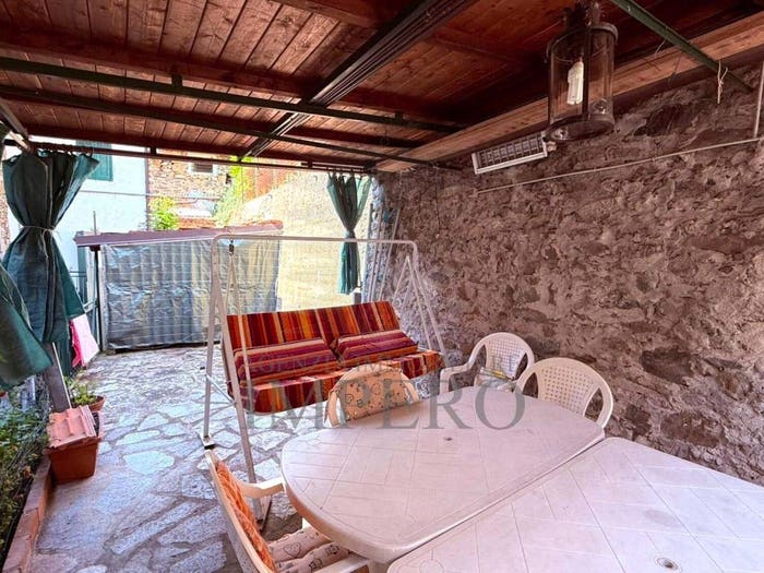 Casa con 6 locali in vendita in Vicolo Carrugetto, Centro, Pigna