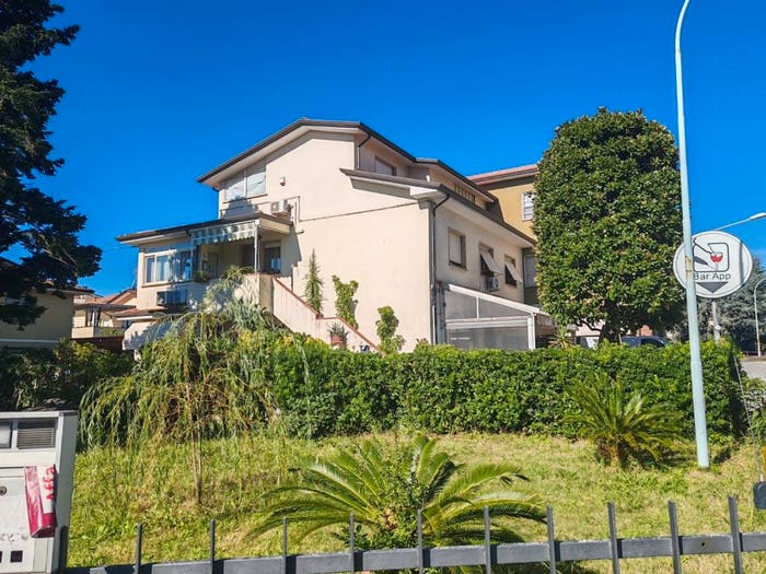 Appartamento con 6 locali in vendita in Via Sarzanese, Massarosa Paese, Massarosa