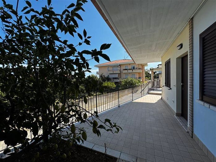Appartamento quadrilocale in vendita in Contrada Vallevò, Vallevò, Rocca San Giovanni
