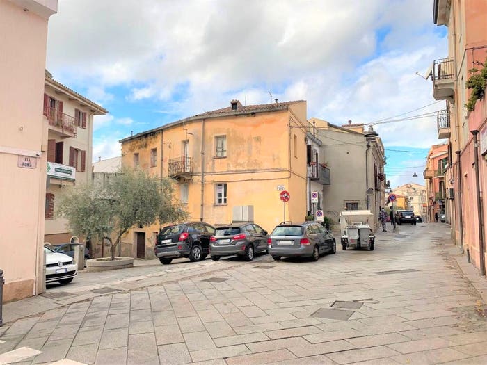 Casa con 6 locali in vendita in Via Guglielmo Marconi, Centro, Nuoro