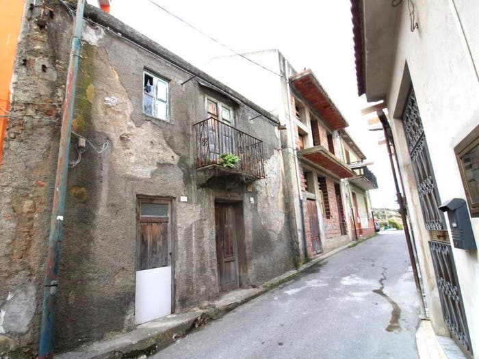 Casa trilocale in vendita in Via Santa Maria Maggiore, La Gala, Barcellona Pozzo di Gotto