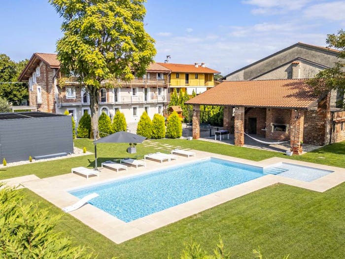 Casa con 6 locali in vendita in Via San Giovanni, Centro, Oleggio