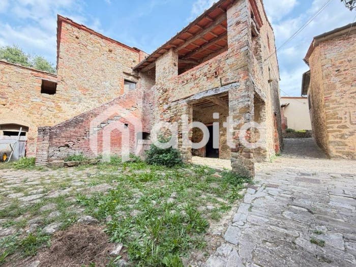 Appartamento con 6 locali in vendita in Via Giulio Cesare, Capannole, Bucine