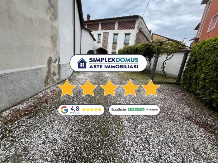 Casa con 6 locali in vendita in Via Piave, Madone