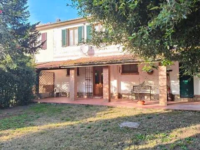Casa con 6 locali in vendita in Via Pian Del Bichi, Roccastrada