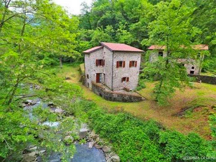 Casa con 6 locali in vendita in Strada Senza Nome, Pontremoli