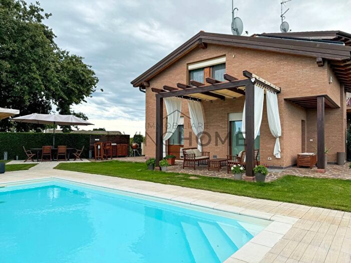 Casa con 5 locali in vendita in Via Coriano, Rimini