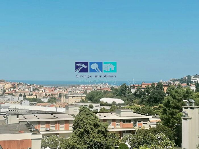 Appartamento con 5 locali in vendita in Via Giuseppe Ungaretti, Le Grazie, Ancona