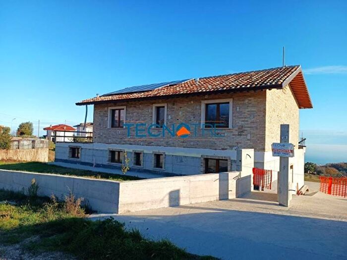 Casa con 6 locali in vendita in Contrada San Martino, Colonnella