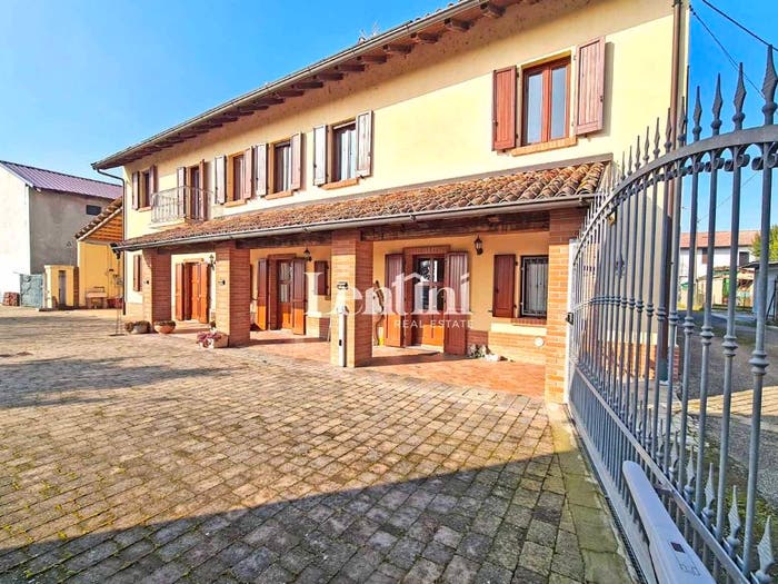 Casa con 6 locali in vendita in Vicolo Colombara, Terrasa, Candia Lomellina