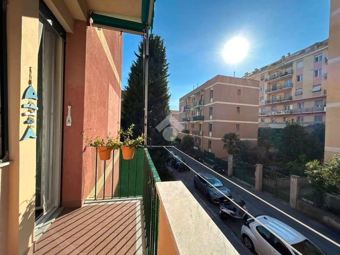 Appartamento quadrilocale in vendita in Via Italo D'Eramo, Sturla, Genova