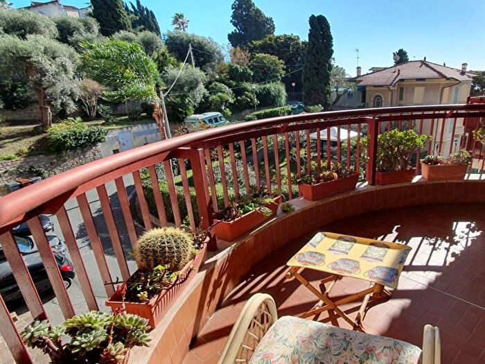 Appartamento trilocale in vendita in Via Romana, Bordighera
