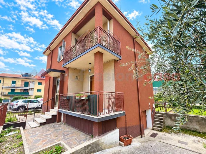 Casa con 6 locali in vendita in VIA BERTO BARBARANI, San Martino Buon Albergo