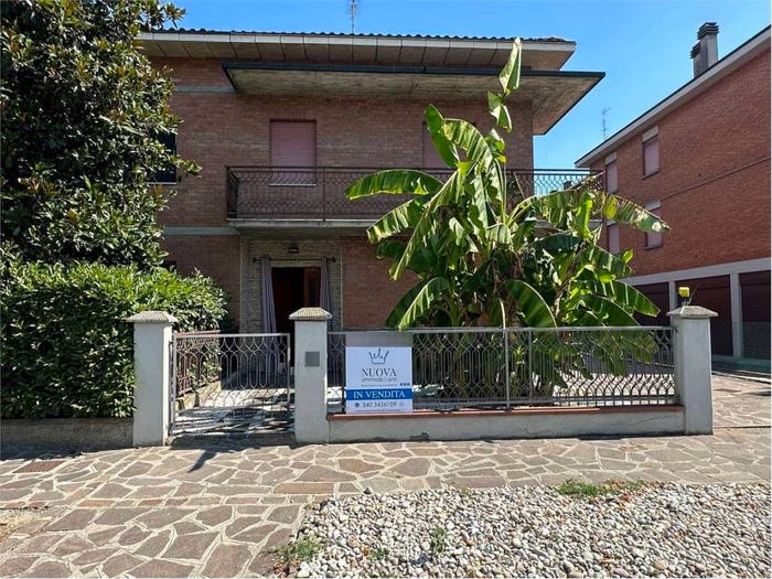 Casa con 6 locali in vendita in via Lago d'orta, Cibeno, Carpi