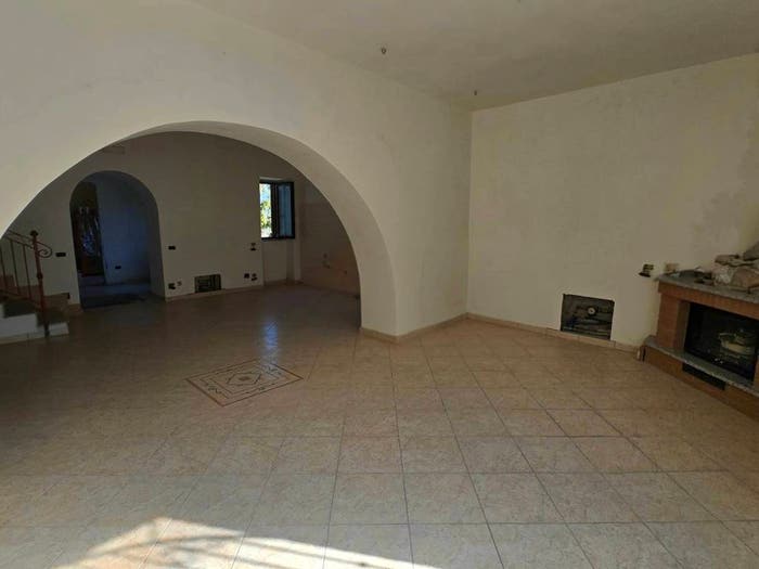 Casa con 6 locali in vendita in Via Volpaio, Roccadaspide