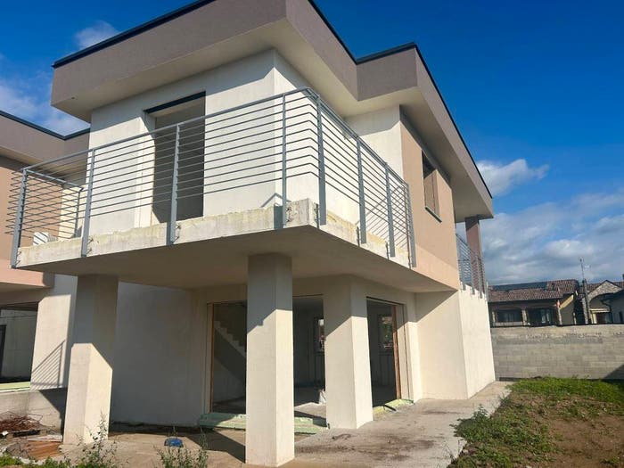 Casa con 5 locali in vendita in Via Roma, Paré, Colverde