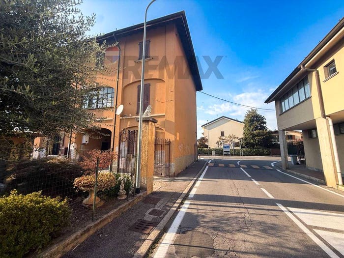 Casa con 6 locali in vendita in VIA MADRE LAURA, Centro, Sulbiate