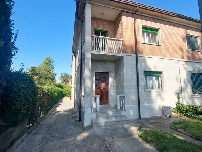 Casa con 6 locali in vendita in Via Comacchio, Cona, Ferrara