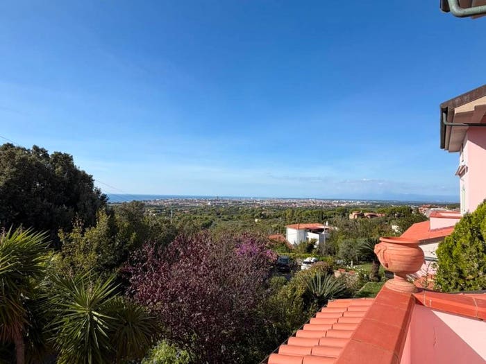 Casa con 5 locali in vendita in Via del Pino, Montenero Basso Montenero Alto, Livorno
